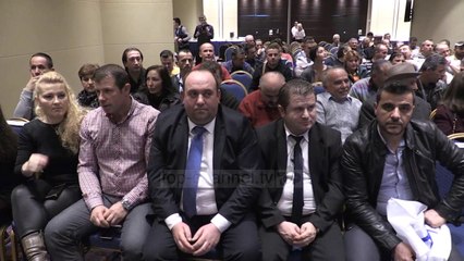 Mediu me emigrantët në Greqi: Votoni të largojmë Ramën - Top Channel Albania - News - Lajme