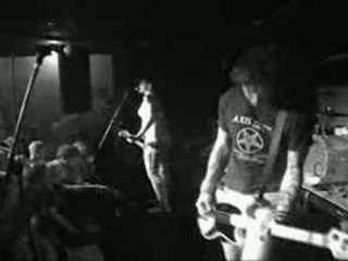 The Distillers - 08 - 929 Cafe - Oct 2002