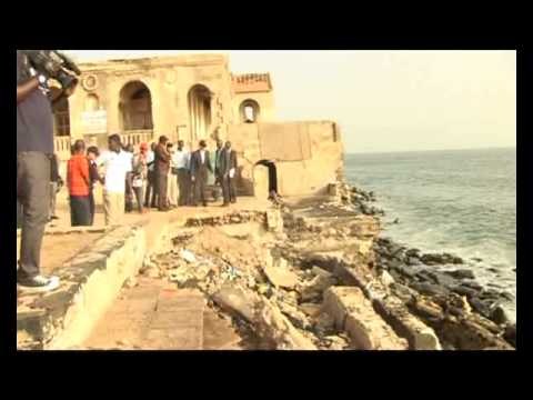 Gorée menacée par les vagues qui risquent de l'engloutir