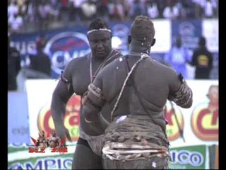 Les suppoters de Balla font preuve de fair play après la défaite de leur lutteur