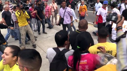 Crece crisis política venezolana por ofensiva a Parlamento