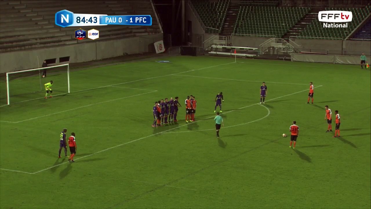 Quel coup franc de Nomenjanahary et la ballon vient se fracasser contre la barre transversale