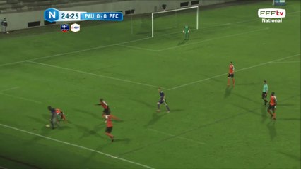 Gbizie qui déborde et qui centre, mais ballon capté par le gardien