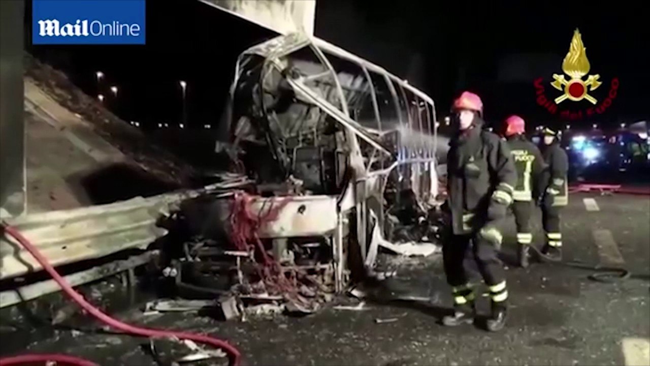 AKSIDENT TRAGJIK NE ITALI,VDESIN 16 FEMIJE NGA HUNGARIA PASI AUTOBUZI U PERFSHI NGA FLAKET PAS PERPL
