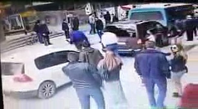 Pogledajte kako su Pazarci pretukli čovjeka koji je oteo dijete