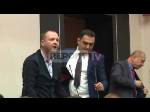 Report TV - Durrës, PS dhe LSI miratojnë me 30 vota buxhetin e Bashkisë