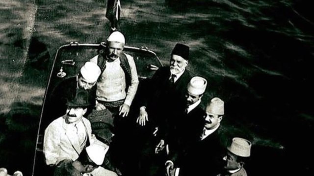 Report TV - Vlorë, përkujtohet 98 vjetori i vdekjes së Ismail Qemalit