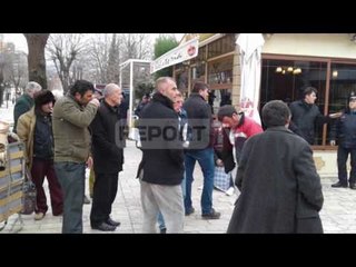 Report TV - Shkodër,s'marrin dëmshpërblimet nga përmbytjet,banorët në protesta