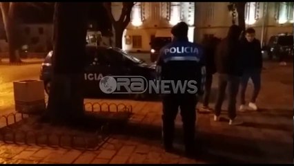 Ora News – Përmbytjet, grevistët në Shkodër në mes të të ftohtit