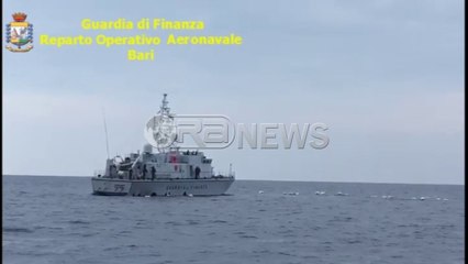 Shikoni si skafistët hedhin në det drogën me vlerë 5 mln euro