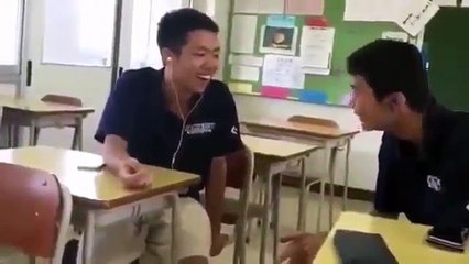 大爆笑！！！イヤホンガンガン伝言ゲームに女子高生たちがハマる