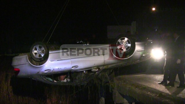 Report TV - Fier, makina bie në kanal dy të vdekur, një i plagosur