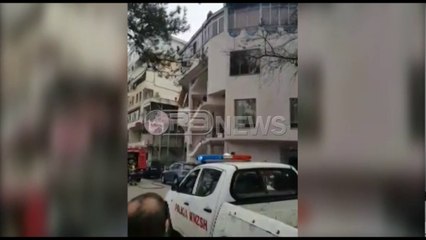 Ora News – Përfshihet nga flakët një lokal në Gjirokastër