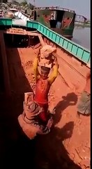 Carga 32 ladrillos con su cabeza