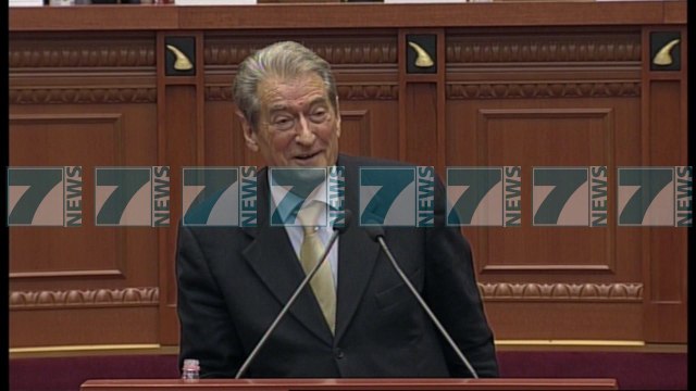 OPOZITA HESHT PER AKUZAT E LLALLES NE KUVEND, TAHIRI IRONIZON - News, Lajme - Kanali 8