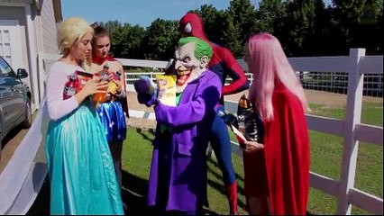 Frozen Elsa RAINBOW BUTT! w/ Spiderman Joker Maleficent Spidergirl Babies Chocolate!  Superhero IRL