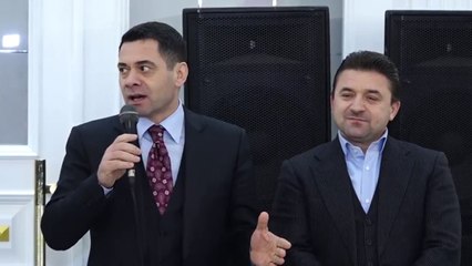 Report TV - Elvis Roshi prezanton Ahmetajn: Deputeti i ardhshëm i Kavajës