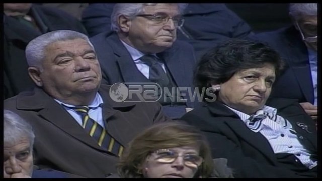 Ora News – Homazhe për nder të shkrimtarit të madh Dritëro Agolli