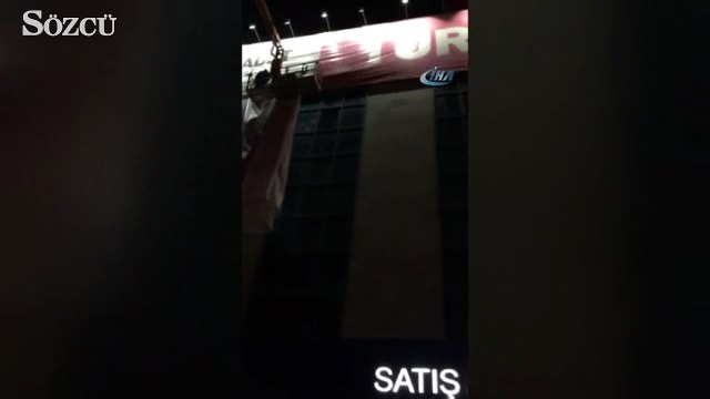 Saadet Partililer ’evet’ pankartını böyle indirdi