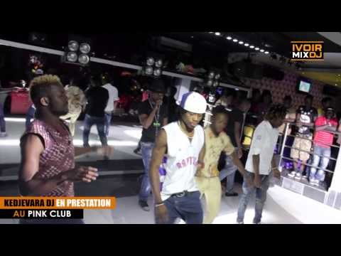 Kédjévara Dj en prestation au Pink Club d'Abidjan.