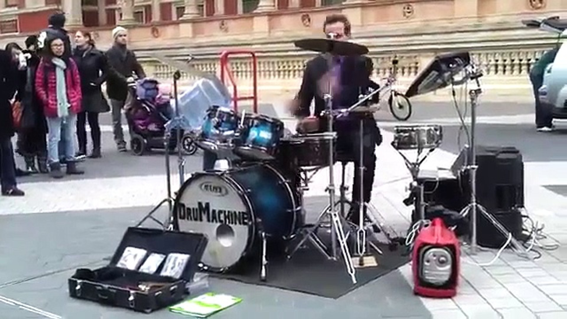 神業 セッション ２ 聴いてて楽しい ビートボックスとドラムのコラボ 海外ストリートパフォーマンス Video Dailymotion