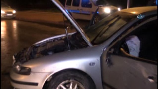 Kontrolden Çıkan Otomobil Ağaçlara Çarparak Durabildi