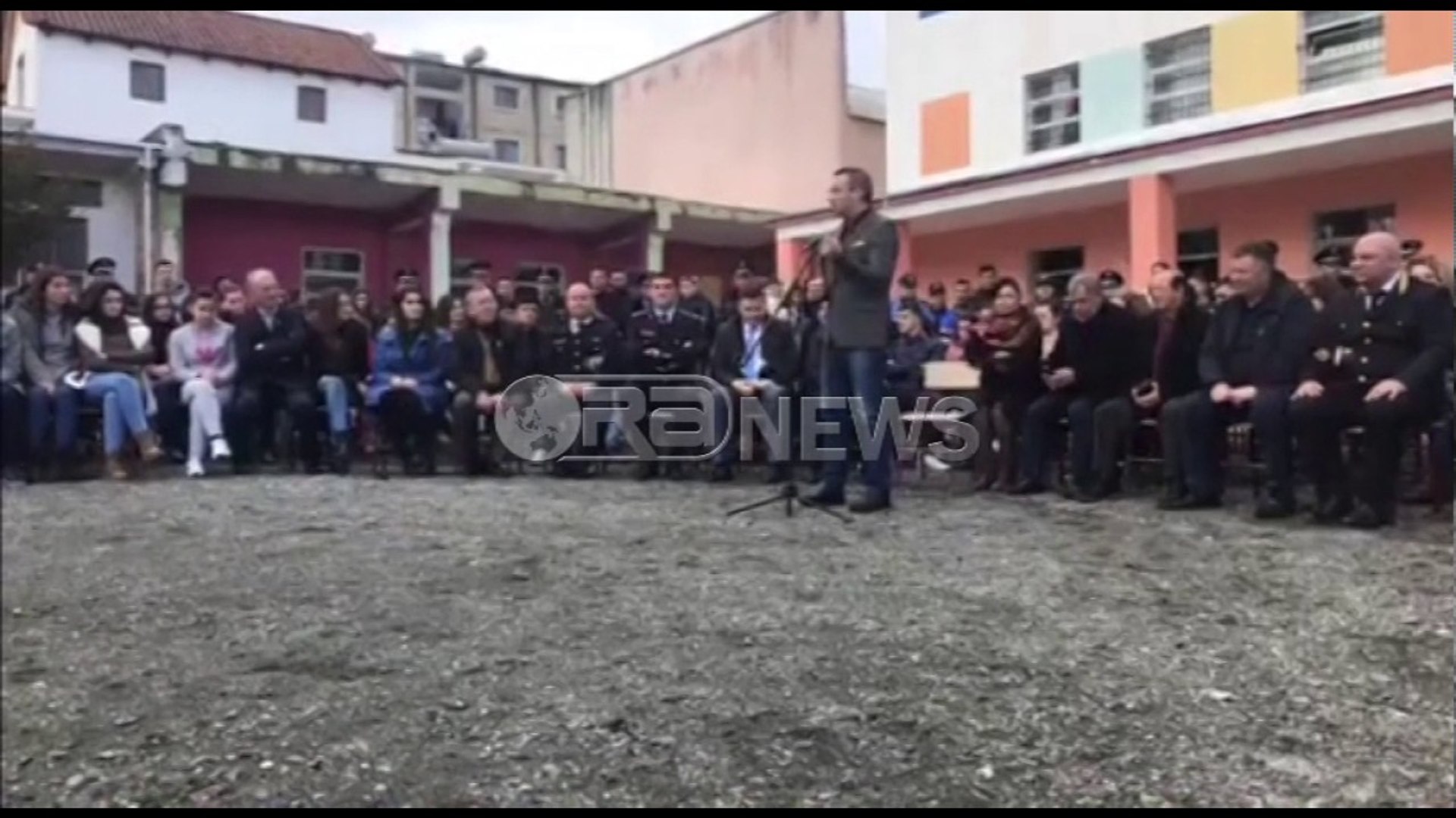 ⁣Jo videoklipe me dhunë e armë, mesazhi për këngëtarët