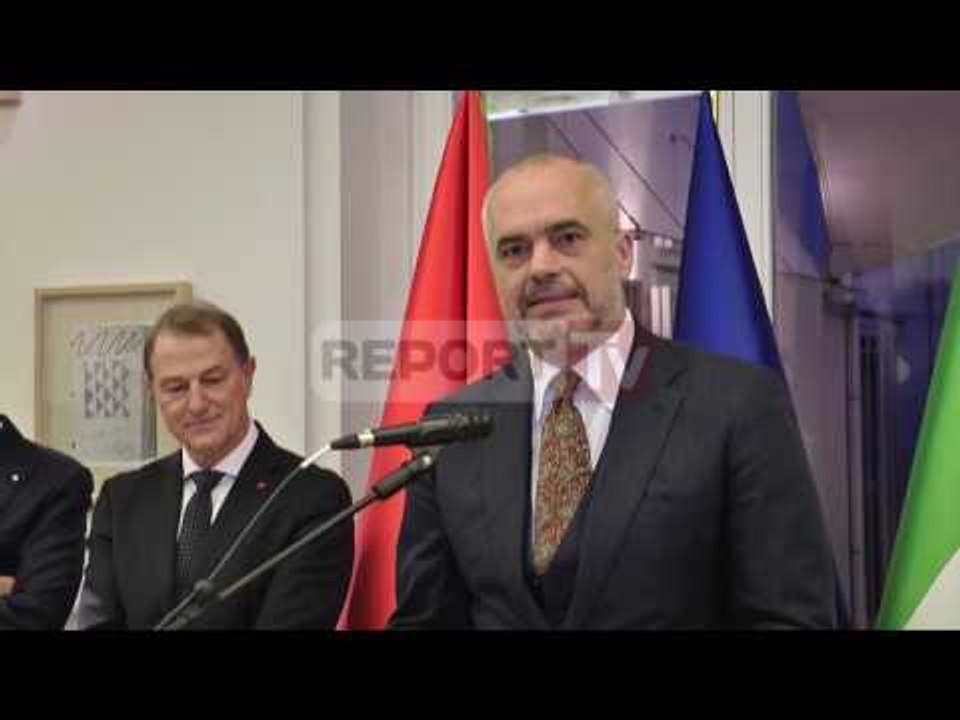 Report TV - De Biasi nderohet me titullin "Cavaliere" i Italisë