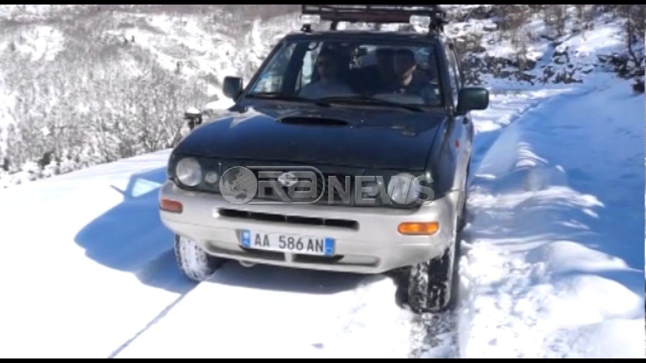 Ora News – Rruga për në Thethin turistik ende e...