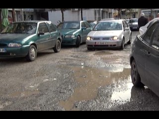 Report TV - Ndërtimi i ujësjellësit në Lezhë  shkatërron rrugët, ankohen banorët