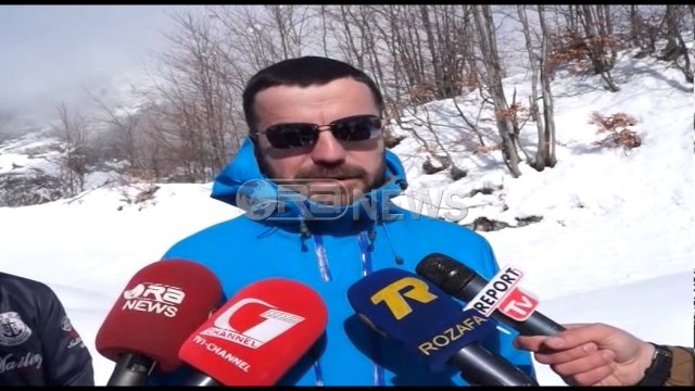 Ora News – Rruga për në Thethin turistik ende e bllokuar nga dëbora