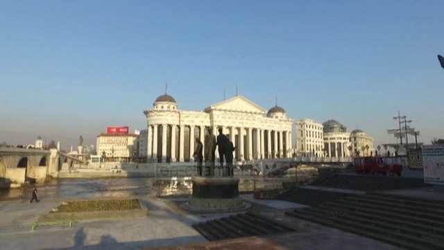 Kriza politike, Hahn nis takimet me krerët e partive në Shkup - Top Channel Albania - News - Lajme