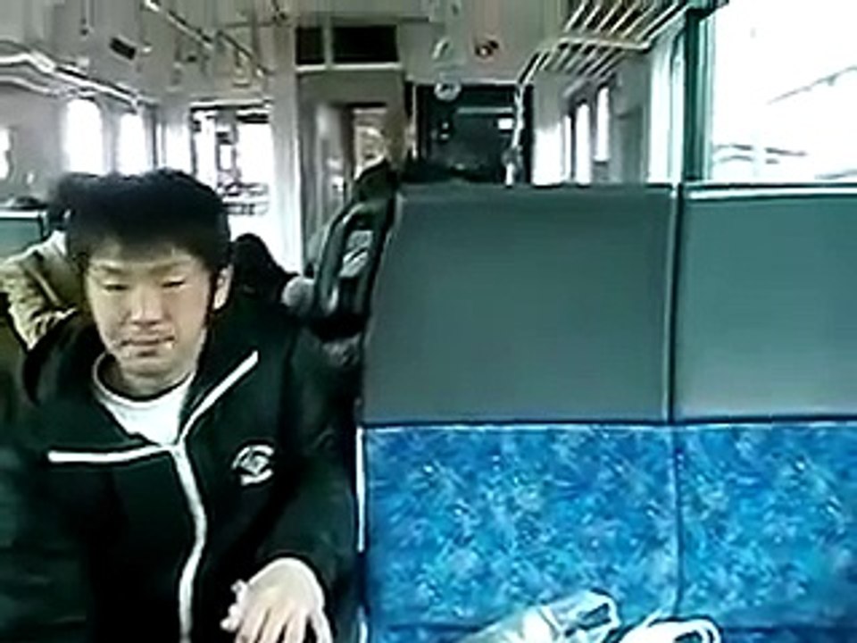 2011.3.11 PM2:25 仙台発一ノ関行き普通電車 仙台駅ホームにて[東日本大震災]