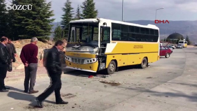 Üniversite öğrencilerini taşıyan otobüsler çarpıştı