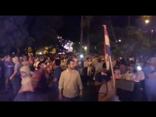 Manifestantes incendian el parlamento de Paraguay