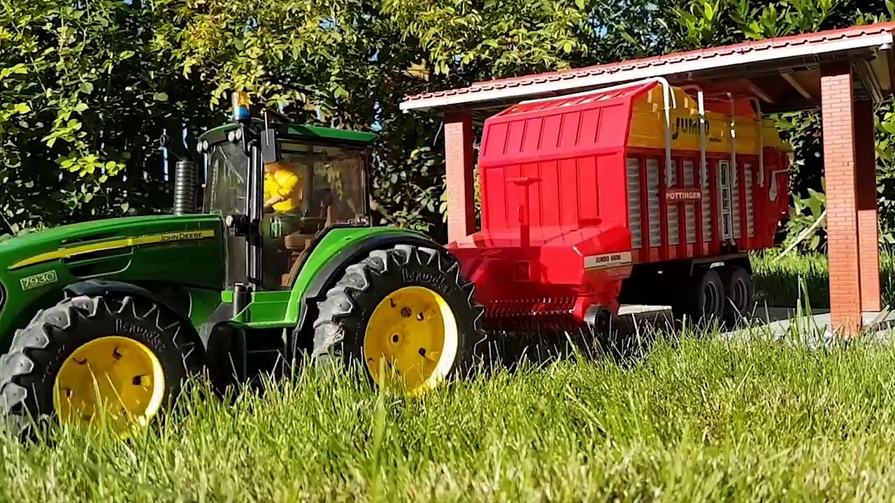 BRUDER Excavators crash video for kids!-p7Wh-vkJN1U