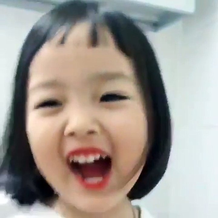 超可愛小妹妹做表情.小妹妹你太可愛了