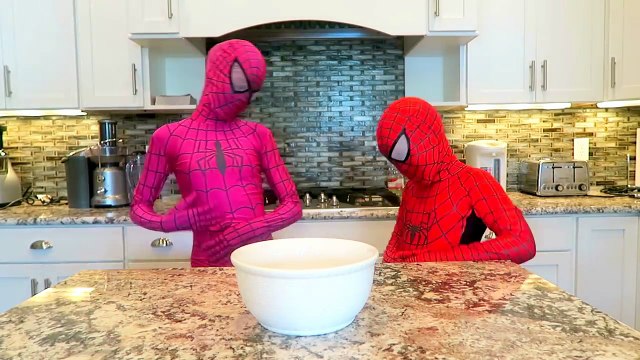 Superhero Superstars CANDY Sumo - Spiderman vs Joker vs Joker Girl, Frozen Elsa, Pink Spidergirl-WCrMaoWS9Fo