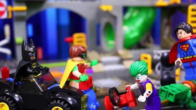 Lego Batman Movie Giant Problem Batman and Robin Transform to Huge Gigantic Lego Minifigures-0TMU_3On41k