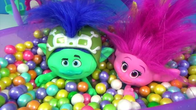 Dreamwork TROLLS Movie Poppy & Branch, Learn Colors with Gumballs, Candy & Toy Surprises TjXE5UWQRw
