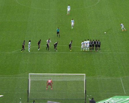 Payet scores stunning free kick as Marseille draw