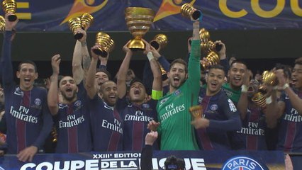 Finale Coupe de la Ligue - Monaco/PSG - La remise du trophée au PSG