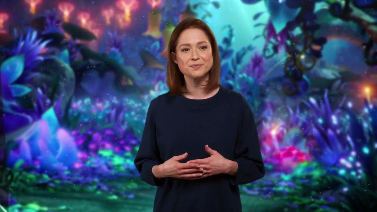 Smurfs The Lost Village -Smurfblossom- Interview - Ellie Kemper