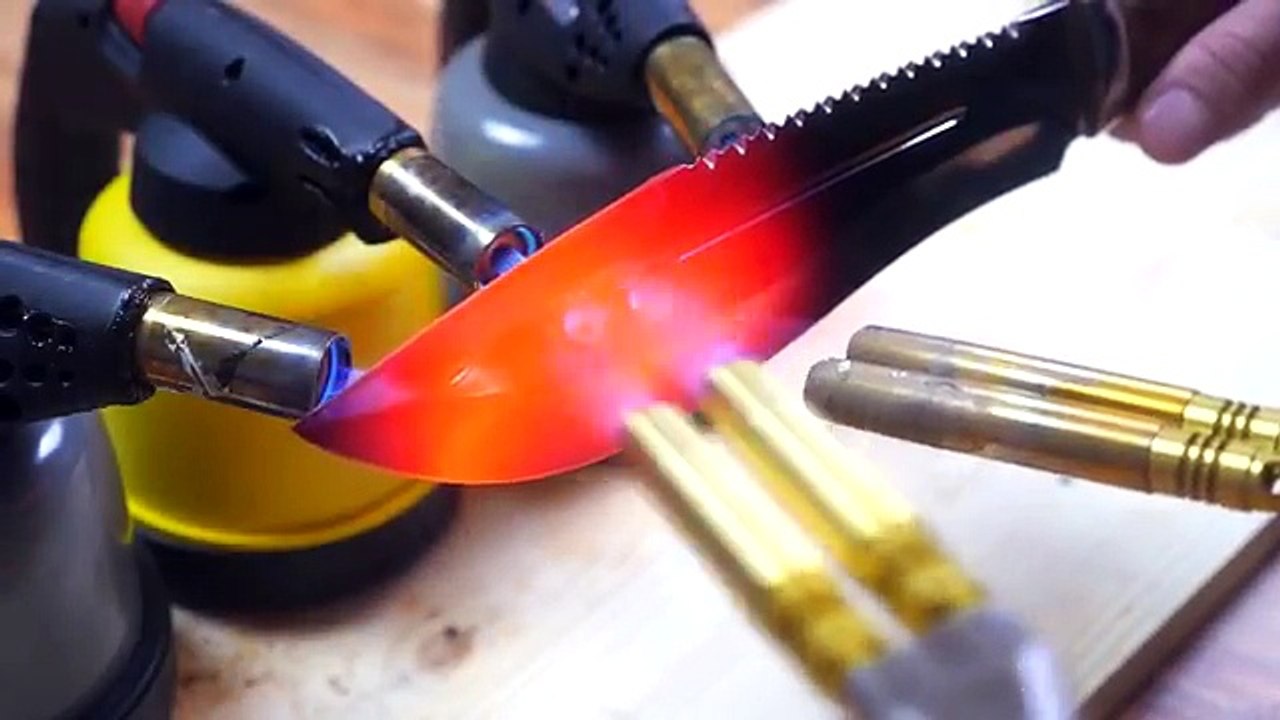 EXPERIMENT Glowing 1000 degree KNIFE VS Samsung Galaxy S6 edge