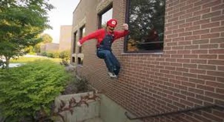 FILM Super Mario Run Meets Parkour in Real Life