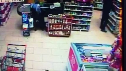 Diş Macunu Hırsızı Kamerada