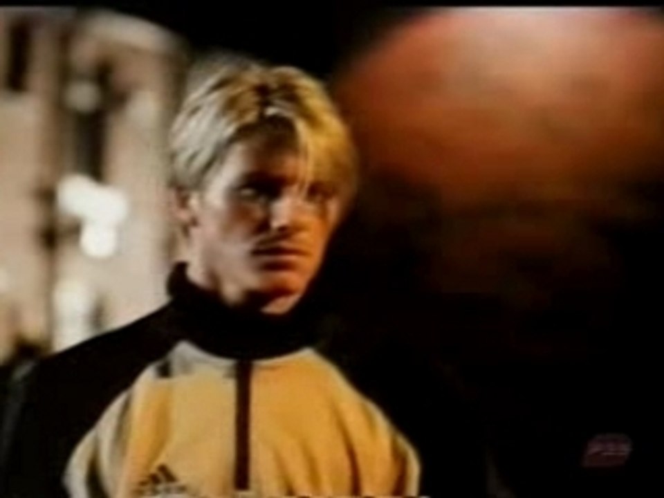 Spot Adidas - David Beckham Punizione Nella Spazzatura