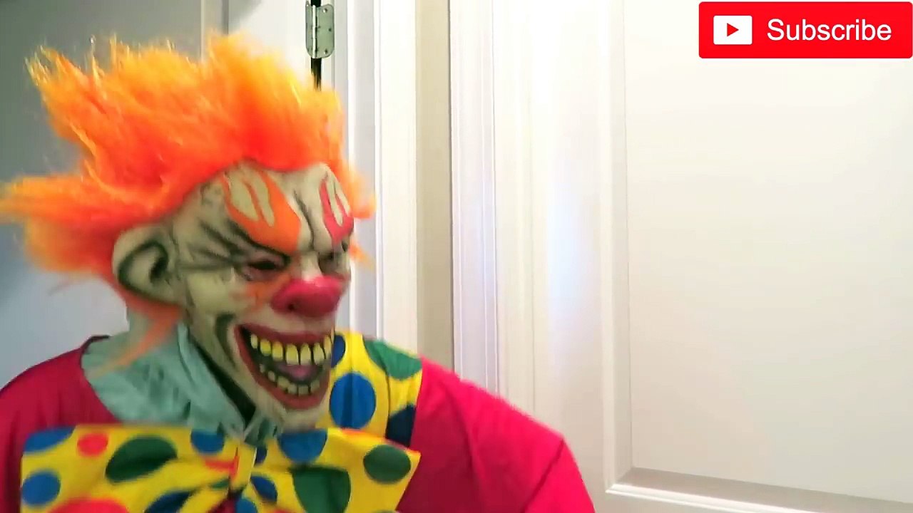 Santa Claus ATTACKS Spiderman & Pink Spidergirl - Hidden Scary CLOWN Surprise, Venom, Frozen Elsa-ScA6hp-iFWU