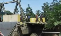 Jembatan di Jalan Lintas Trans-Sulawesi Putus
