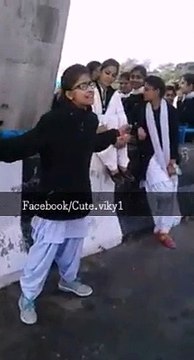 DESI GIRLS HOT SONG SING IN COLLEGE 2017 INDIAN COLLEGE GIRL . MMS LEAKED VIDEO 2017 . PAKISTAN GIRL WITH BOY FRIEND IN JUNGLE .